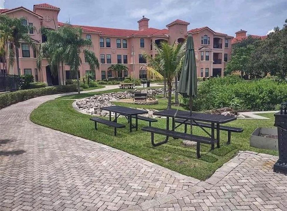 For Rent: $2,300 (2 beds, 2 baths, 1140 Square Feet)