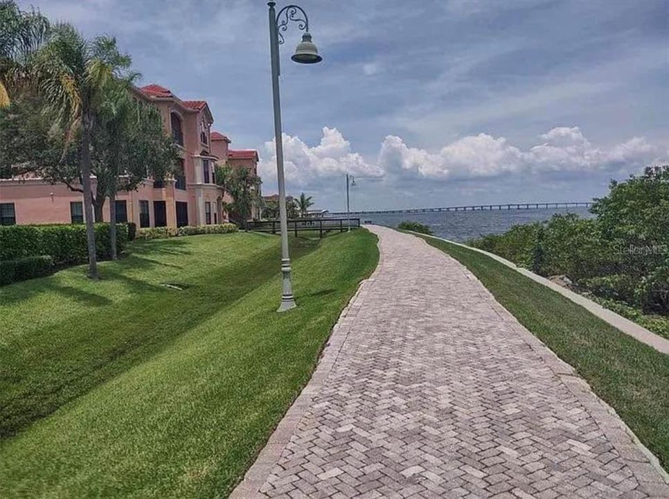 For Rent: $2,300 (2 beds, 2 baths, 1140 Square Feet)