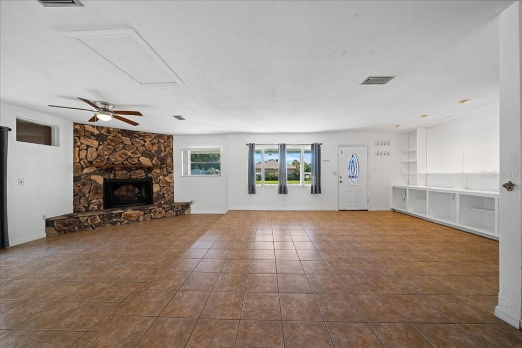 For Sale: $239,900 (3 beds, 2 baths, 1404 Square Feet)
