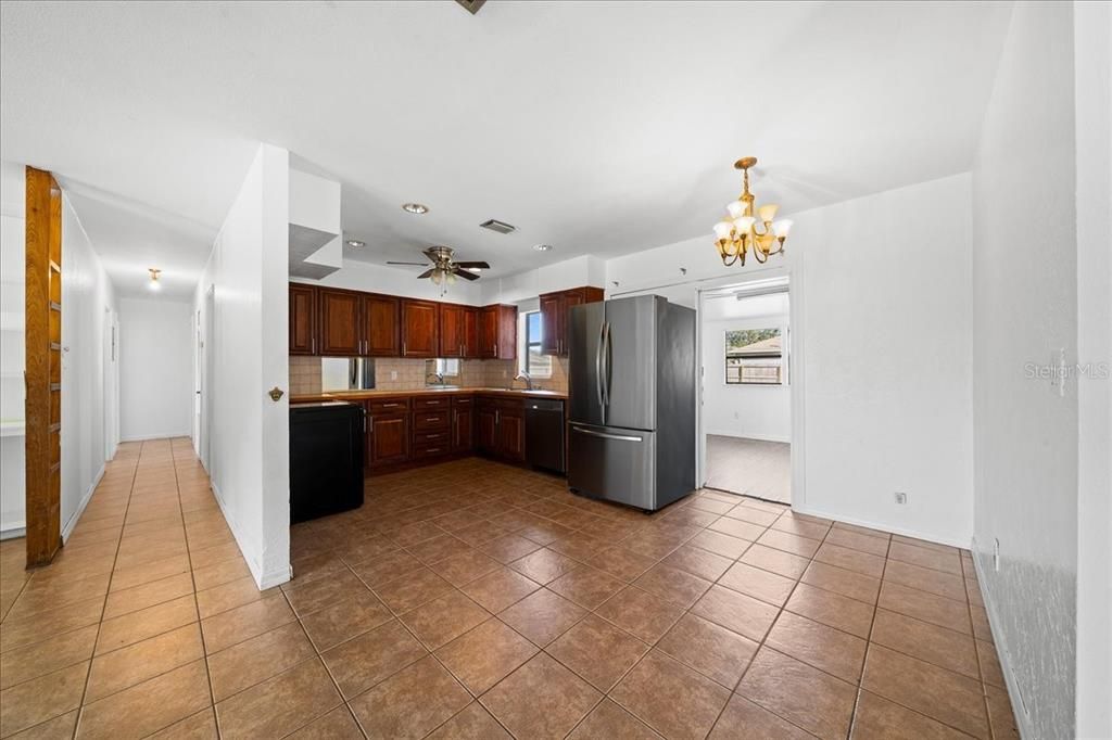 For Sale: $239,900 (3 beds, 2 baths, 1404 Square Feet)