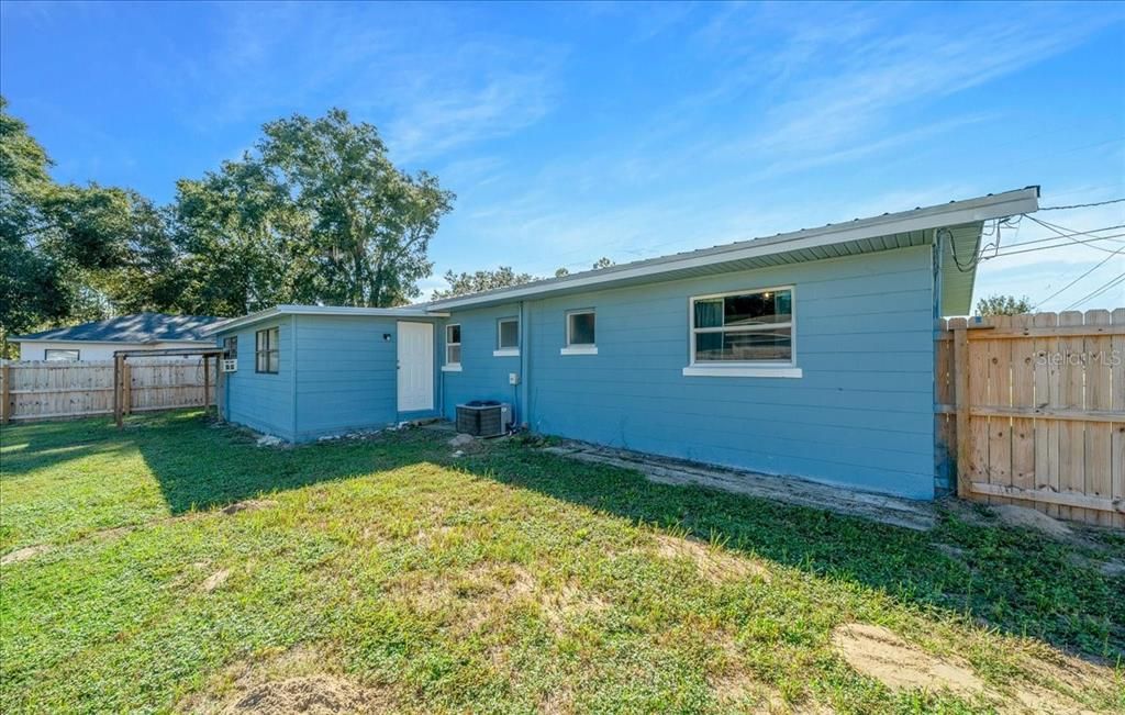 For Sale: $239,900 (3 beds, 2 baths, 1404 Square Feet)