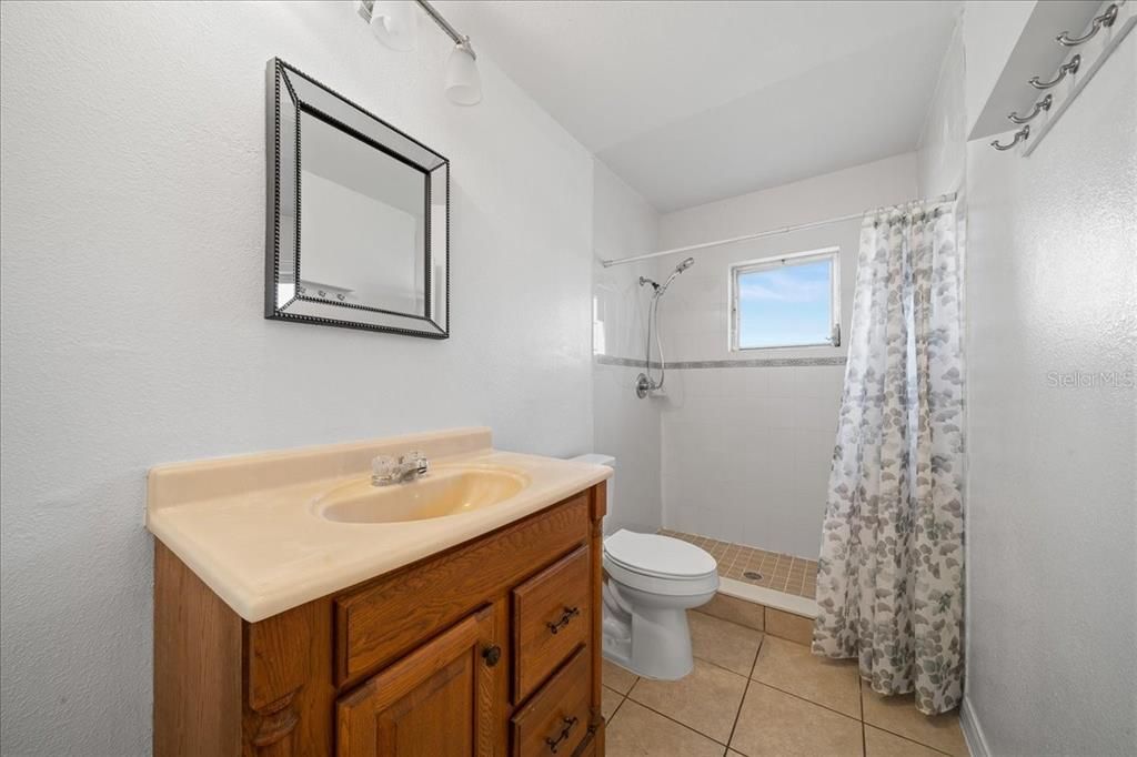 For Sale: $239,900 (3 beds, 2 baths, 1404 Square Feet)