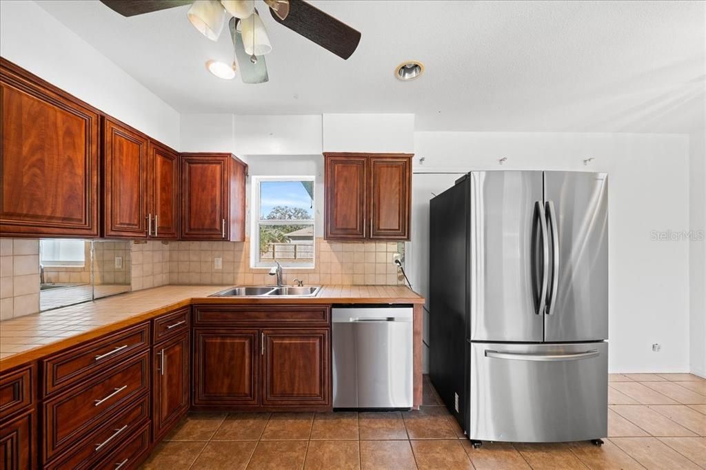 For Sale: $239,900 (3 beds, 2 baths, 1404 Square Feet)