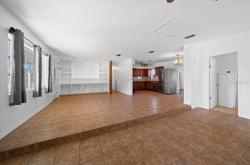 For Sale: $239,900 (3 beds, 2 baths, 1404 Square Feet)