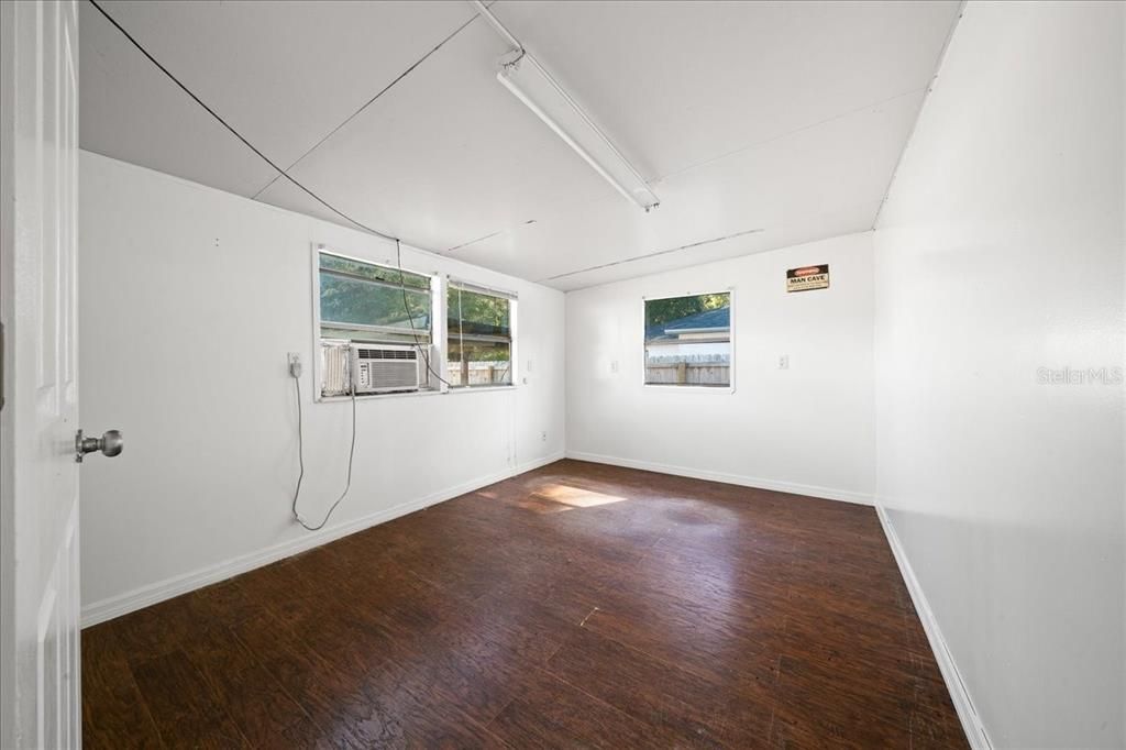 For Sale: $239,900 (3 beds, 2 baths, 1404 Square Feet)