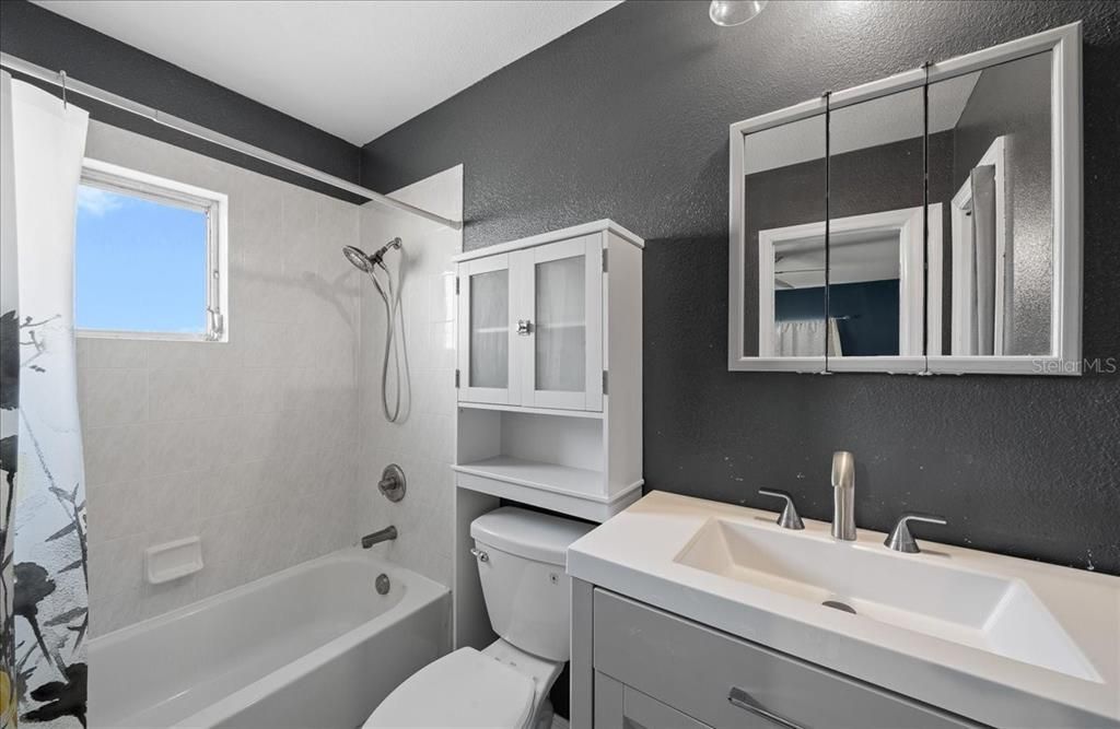 For Sale: $239,900 (3 beds, 2 baths, 1404 Square Feet)