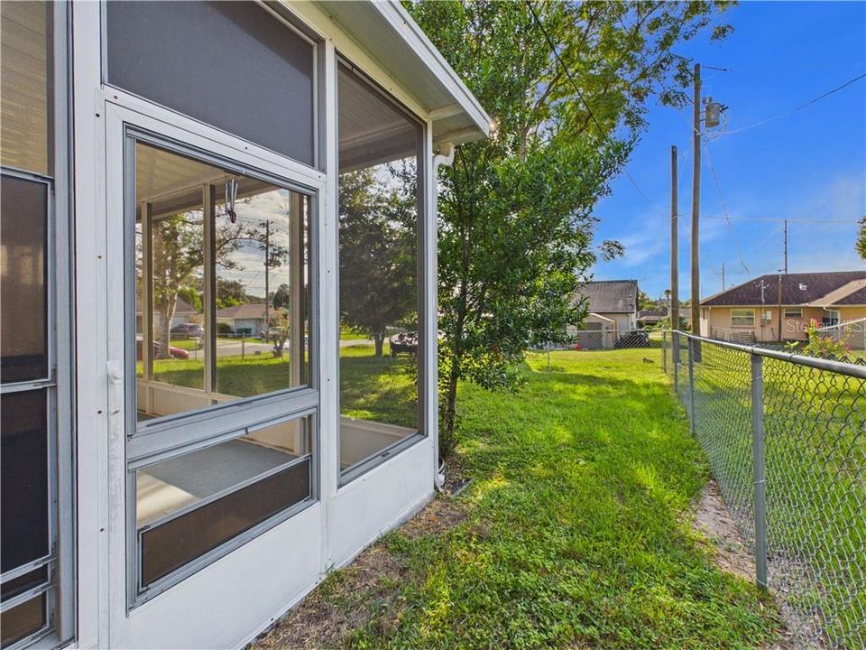 На продажу: $229,900 (2 спален, 2 ванн, 1305 Квадратных фут)