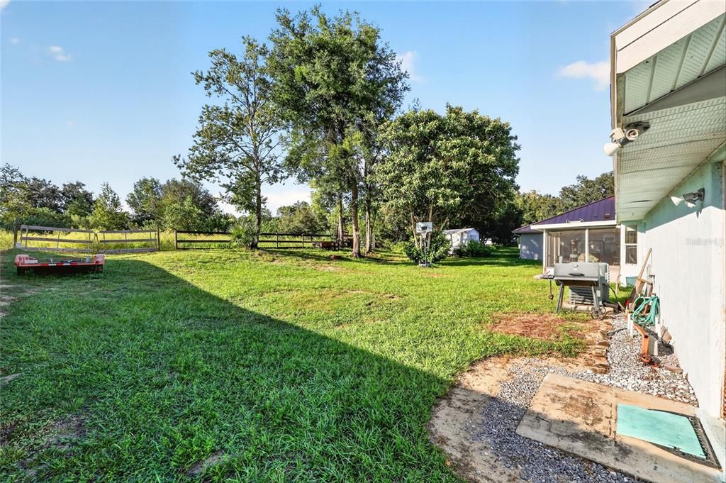 For Sale: $230,000 (2 beds, 2 baths, 1354 Square Feet)