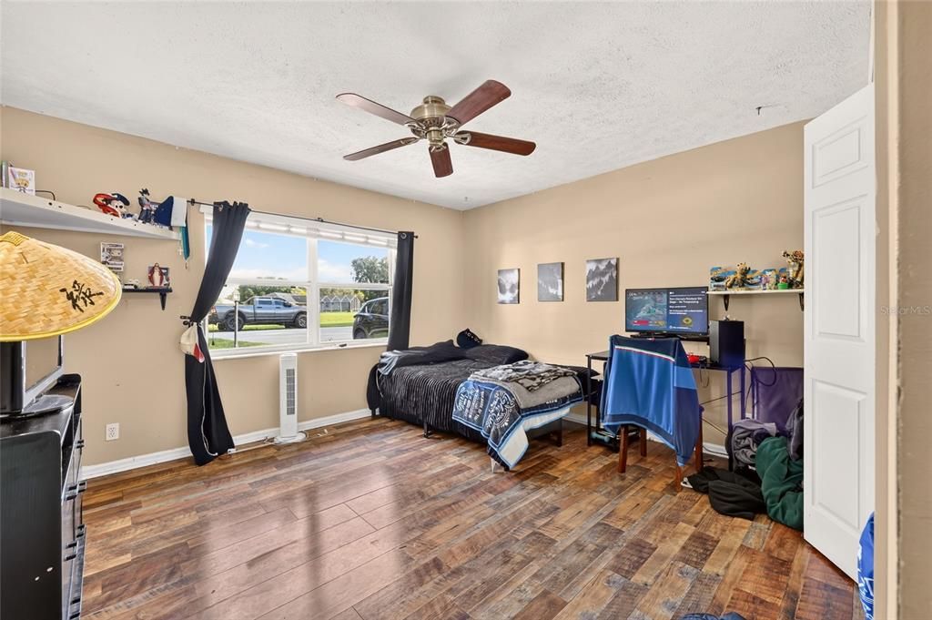 For Sale: $230,000 (2 beds, 2 baths, 1354 Square Feet)