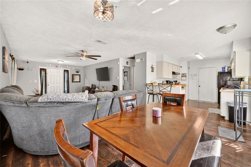 For Sale: $230,000 (2 beds, 2 baths, 1354 Square Feet)