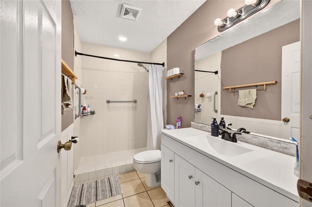 For Sale: $230,000 (2 beds, 2 baths, 1354 Square Feet)