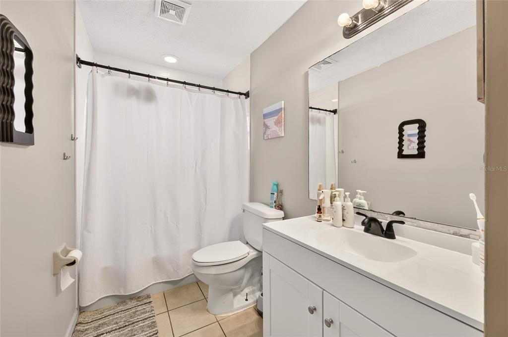 For Sale: $230,000 (2 beds, 2 baths, 1354 Square Feet)
