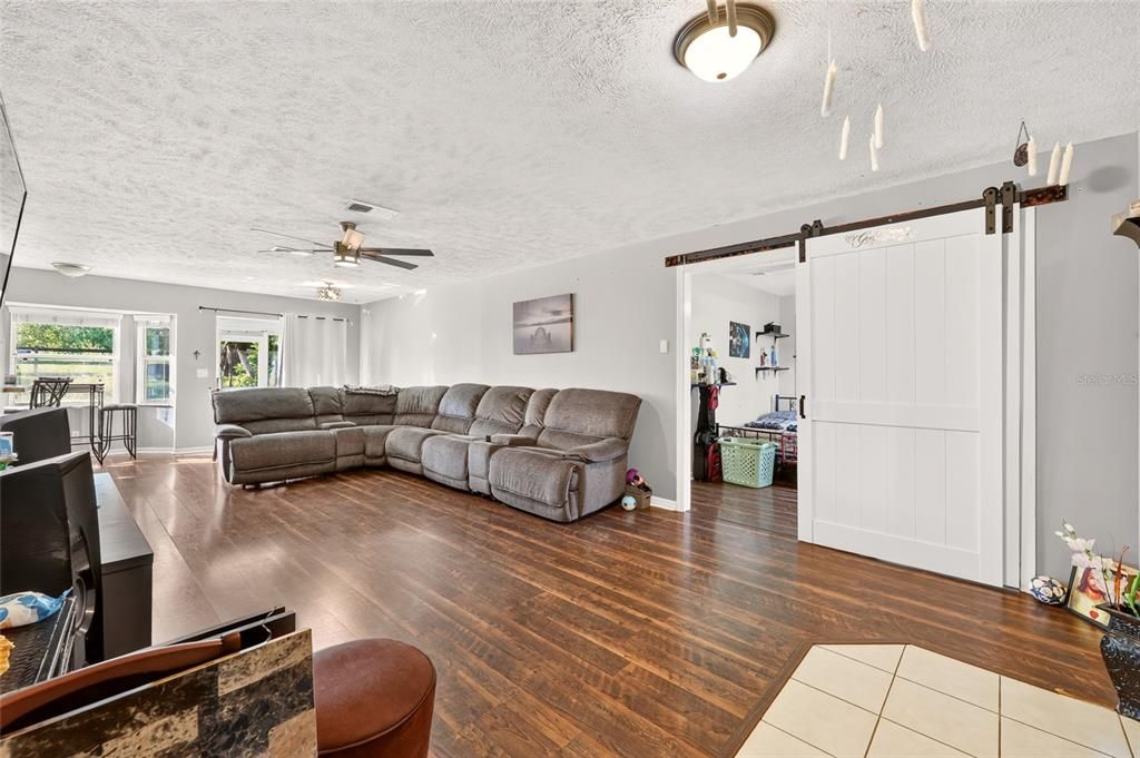 For Sale: $230,000 (2 beds, 2 baths, 1354 Square Feet)