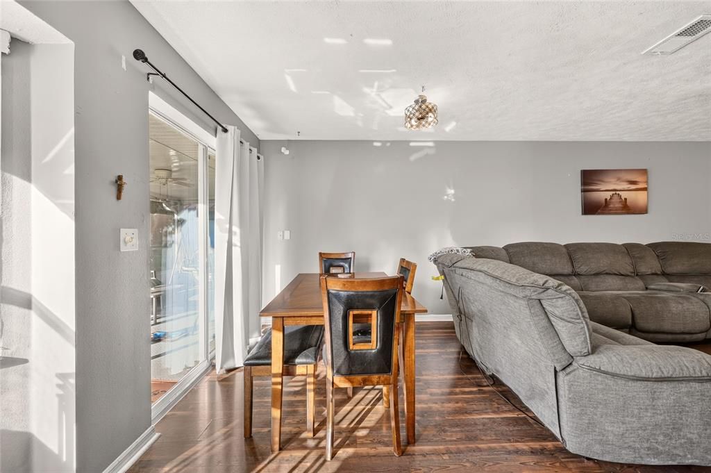 For Sale: $230,000 (2 beds, 2 baths, 1354 Square Feet)