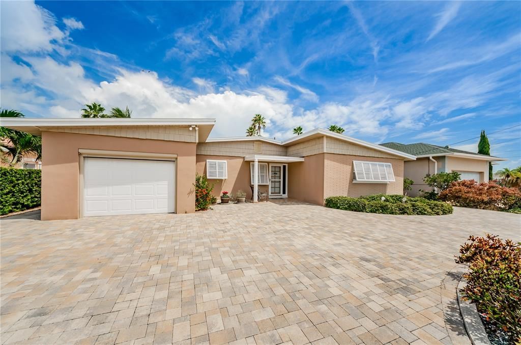 For Rent: $3,600 (3 beds, 2 baths, 1618 Square Feet)