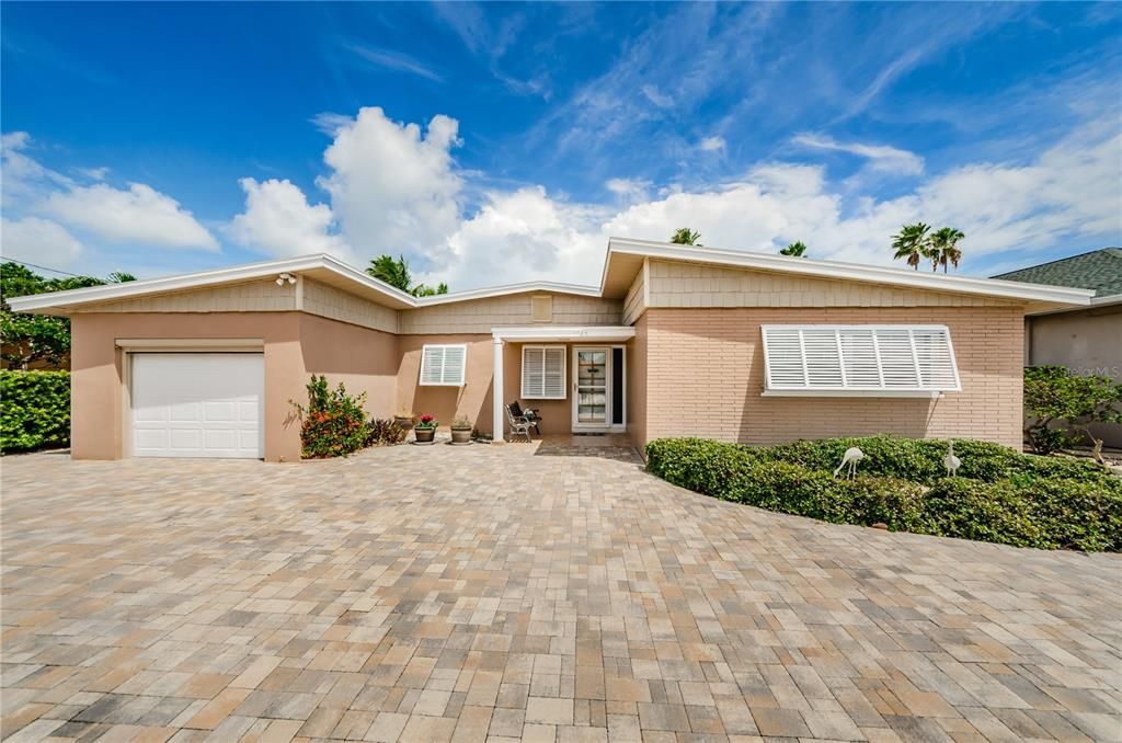 For Rent: $3,600 (3 beds, 2 baths, 1618 Square Feet)