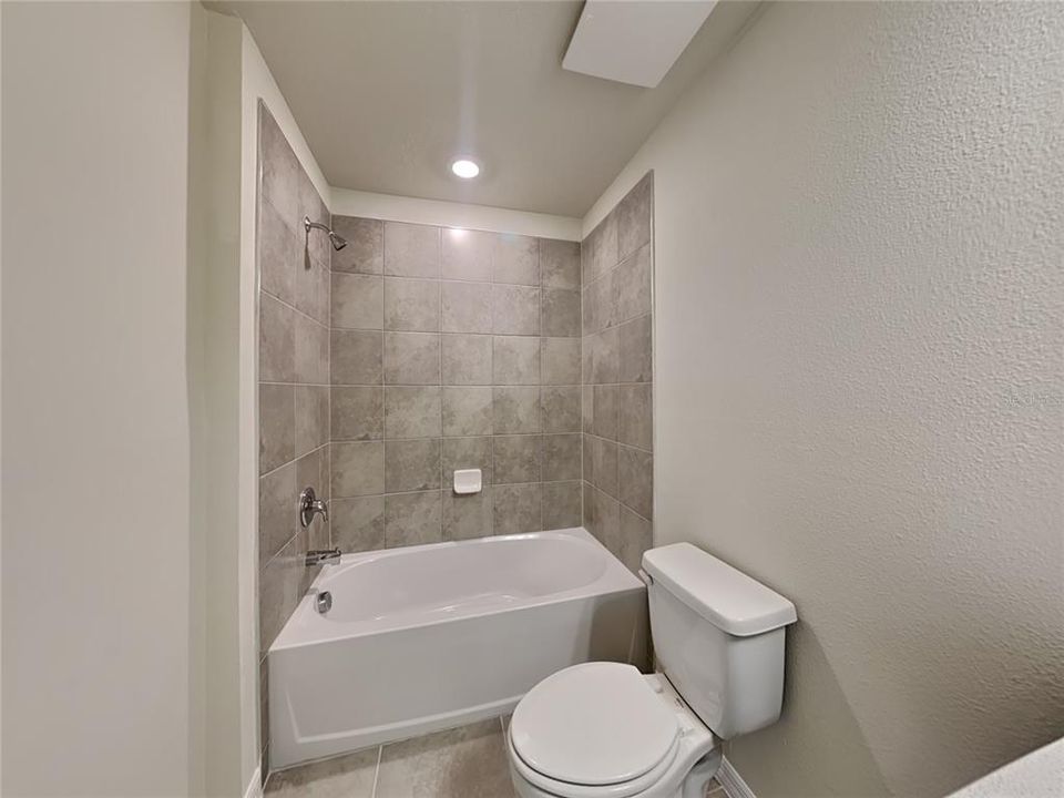 В аренду: $2,225 (3 спален, 2 ванн, 1699 Квадратных фут)