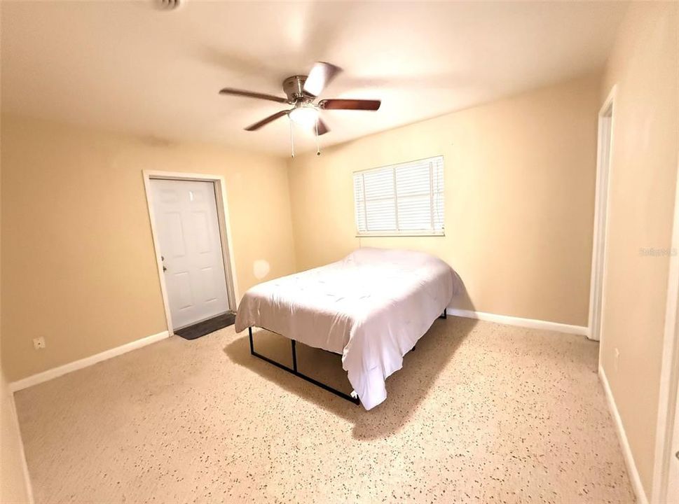 En Venta: $379,900 (4 camas, 3 baños, 1421 Pies cuadrados)