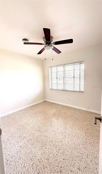 En Venta: $379,900 (4 camas, 3 baños, 1421 Pies cuadrados)