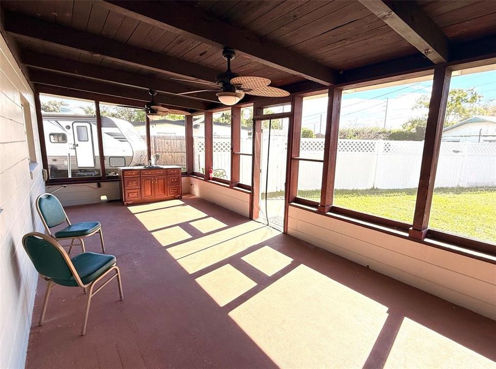 En Venta: $379,900 (4 camas, 3 baños, 1421 Pies cuadrados)