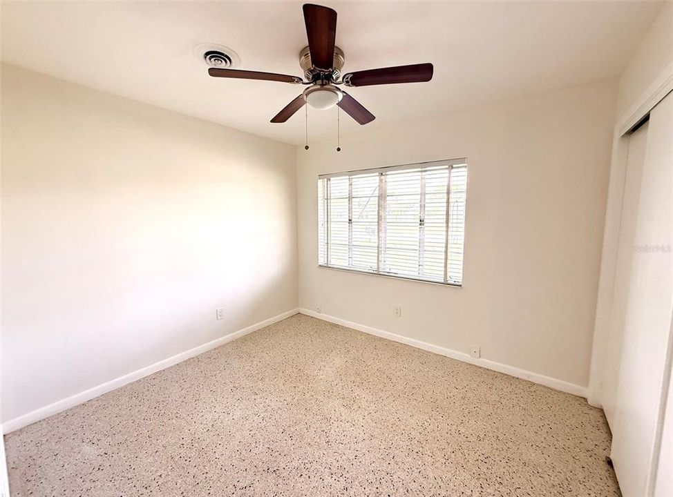 En Venta: $379,900 (4 camas, 3 baños, 1421 Pies cuadrados)