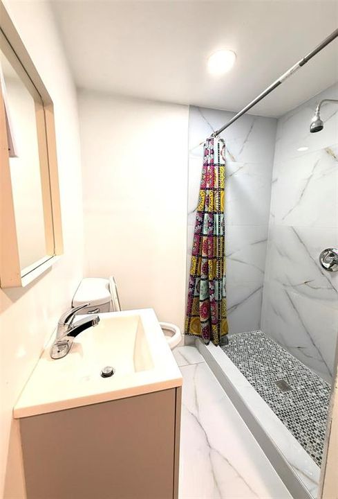 En Venta: $379,900 (4 camas, 3 baños, 1421 Pies cuadrados)