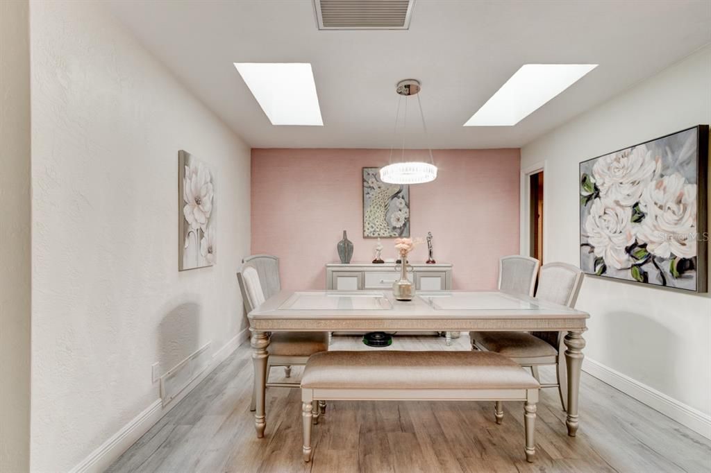 For Sale: $589,000 (3 beds, 3 baths, 2436 Square Feet)
