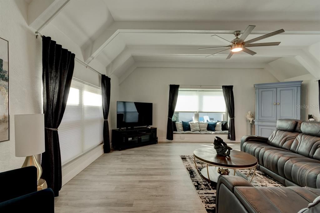 For Sale: $589,000 (3 beds, 3 baths, 2436 Square Feet)