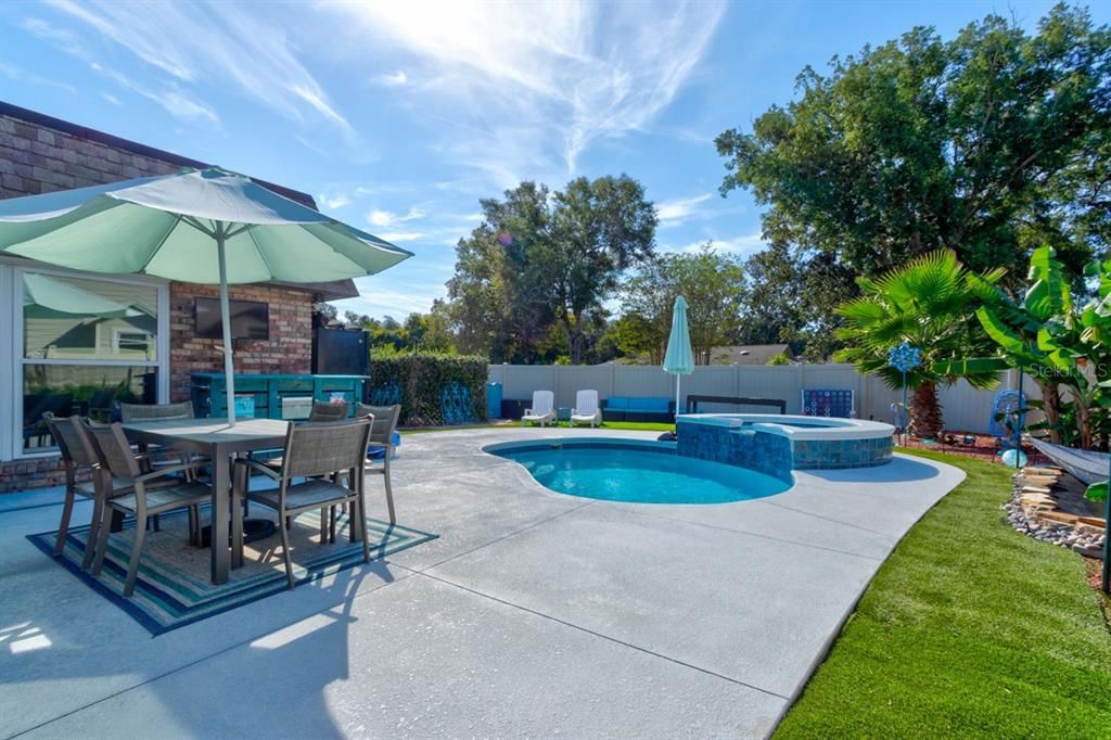 For Sale: $589,000 (3 beds, 3 baths, 2436 Square Feet)