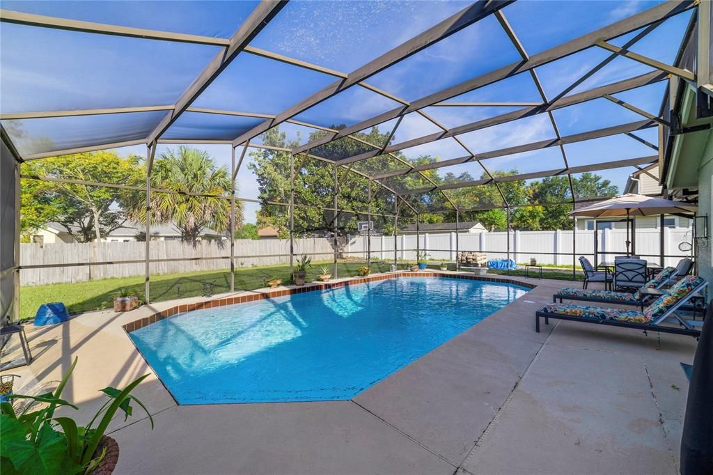 For Sale: $500,000 (4 beds, 2 baths, 2046 Square Feet)