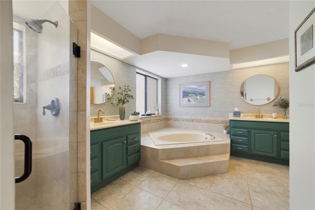 For Sale: $500,000 (4 beds, 2 baths, 2046 Square Feet)