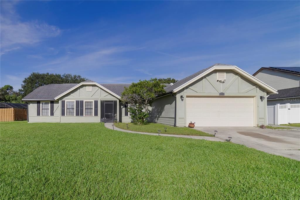 For Sale: $500,000 (4 beds, 2 baths, 2046 Square Feet)