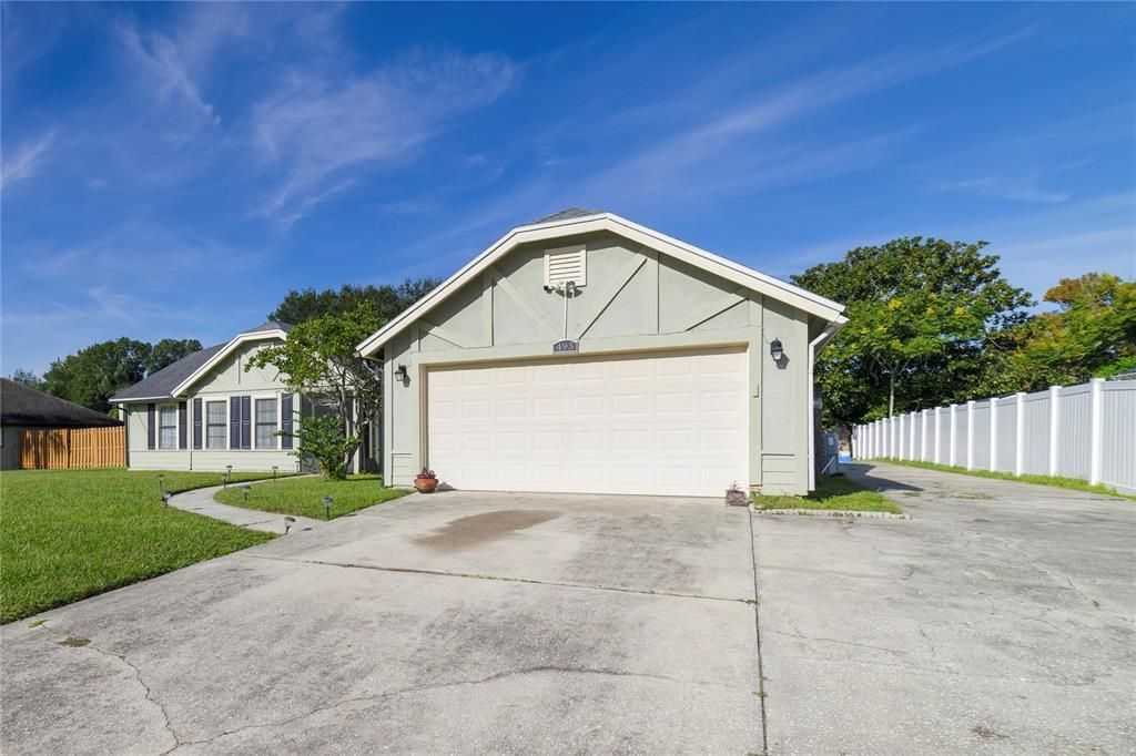 For Sale: $500,000 (4 beds, 2 baths, 2046 Square Feet)