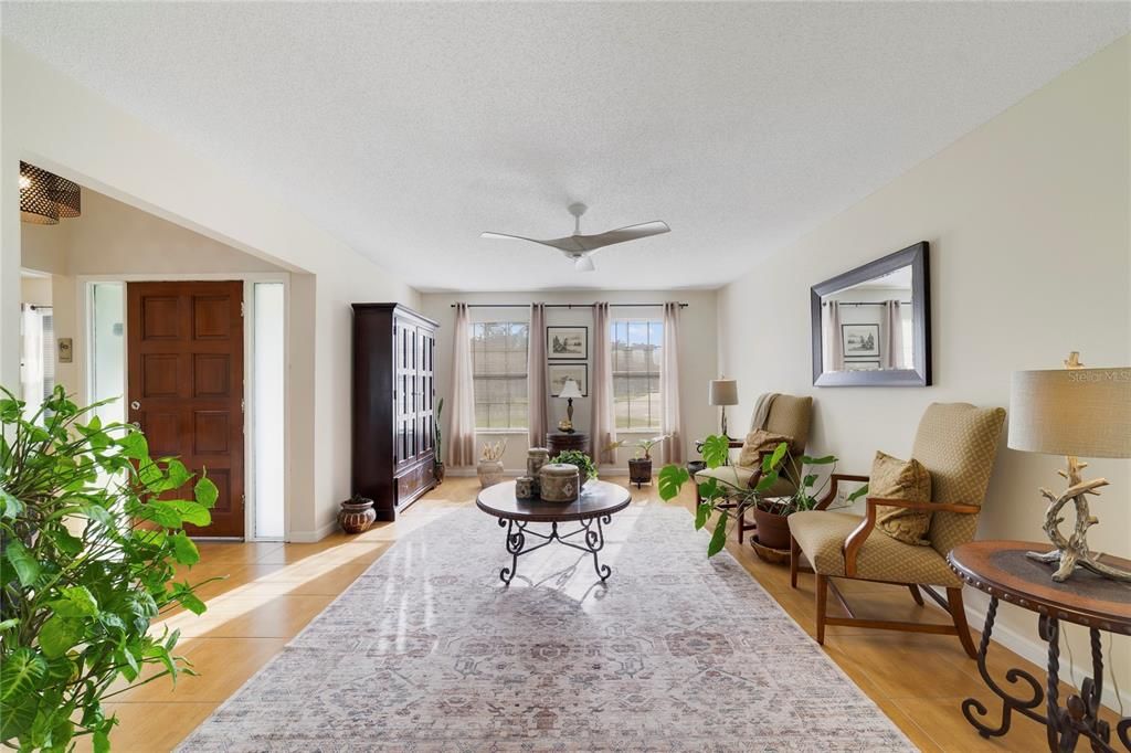 For Sale: $500,000 (4 beds, 2 baths, 2046 Square Feet)