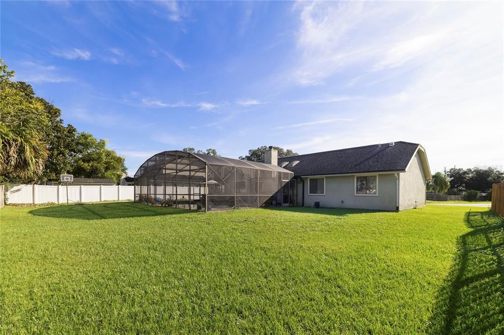 For Sale: $500,000 (4 beds, 2 baths, 2046 Square Feet)