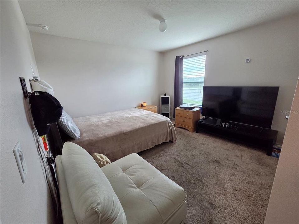 For Sale: $360,000 (5 beds, 3 baths, 2616 Square Feet)
