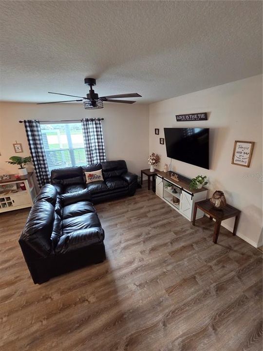 For Sale: $360,000 (5 beds, 3 baths, 2616 Square Feet)
