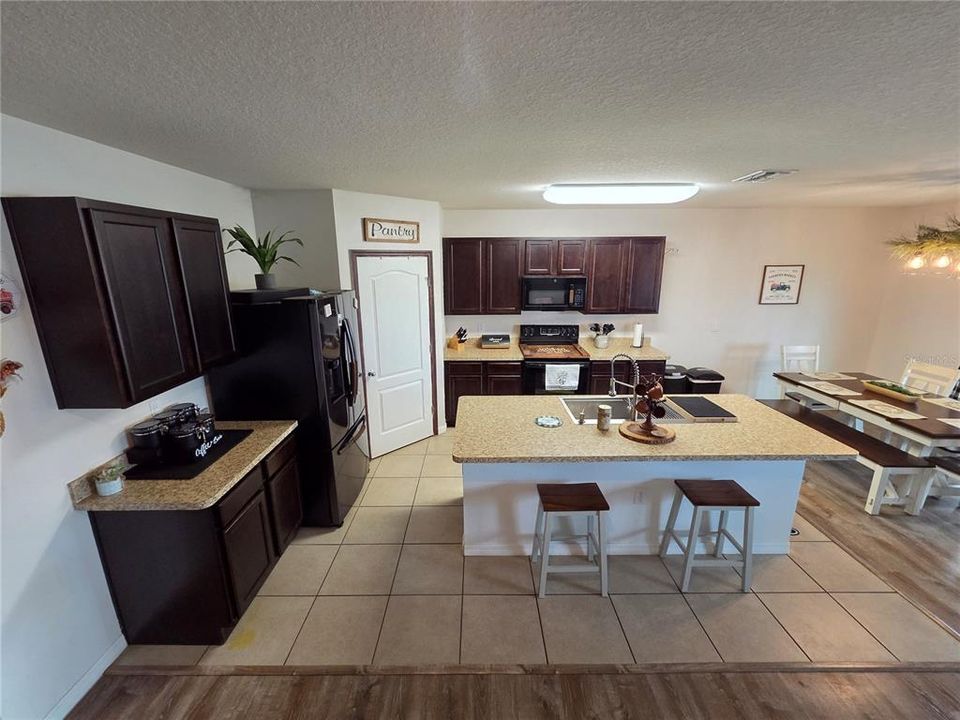 For Sale: $360,000 (5 beds, 3 baths, 2616 Square Feet)