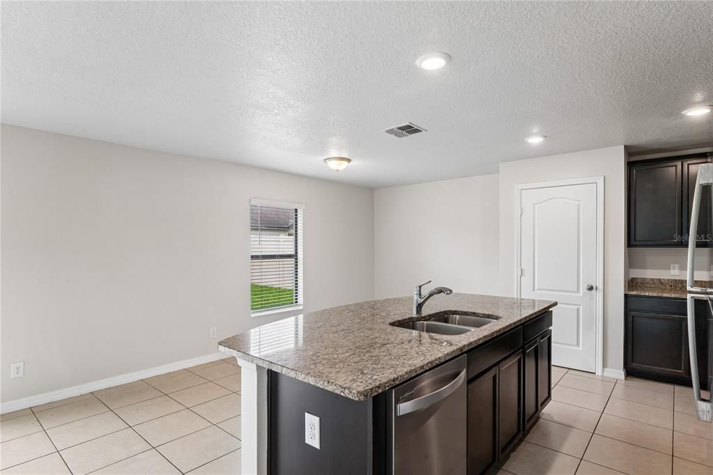 For Sale: $319,900 (4 beds, 3 baths, 1880 Square Feet)