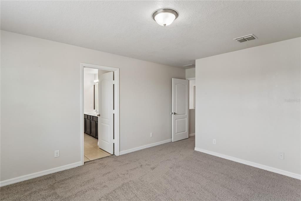 For Sale: $319,900 (4 beds, 3 baths, 1880 Square Feet)