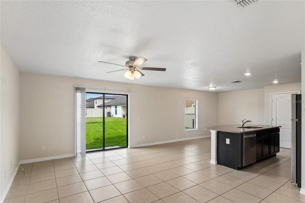 For Sale: $319,900 (4 beds, 3 baths, 1880 Square Feet)