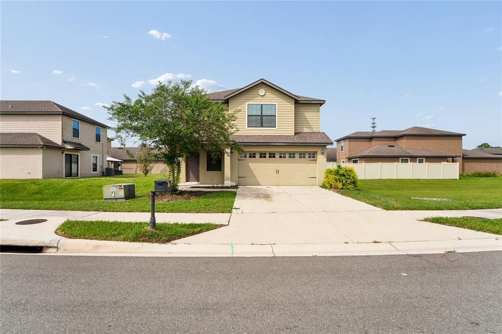 For Sale: $319,900 (4 beds, 3 baths, 1880 Square Feet)