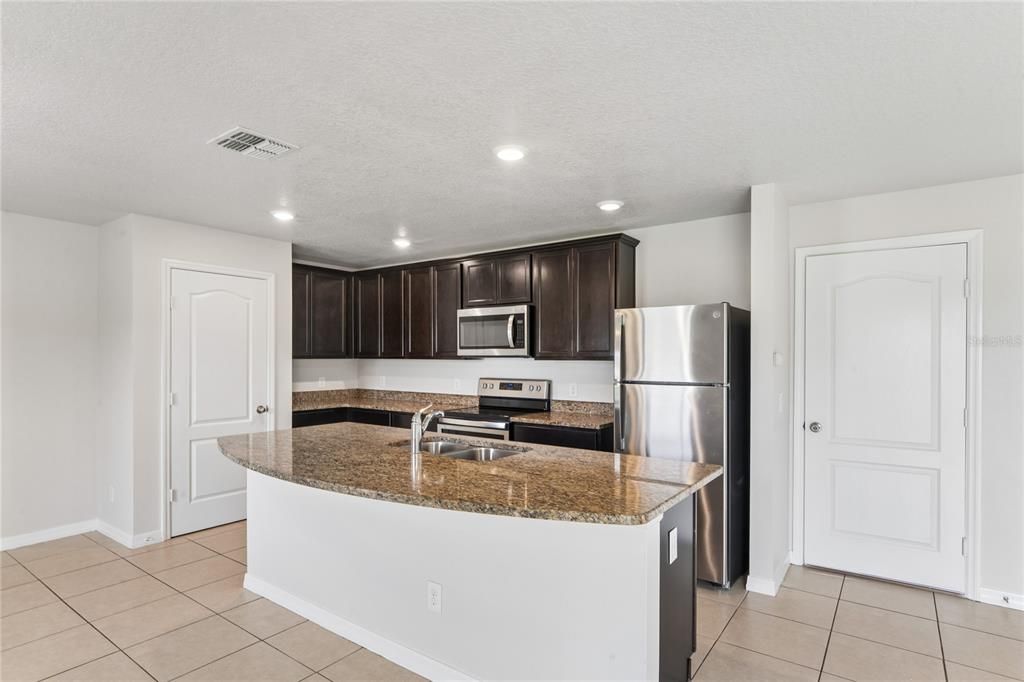 For Sale: $319,900 (4 beds, 3 baths, 1880 Square Feet)