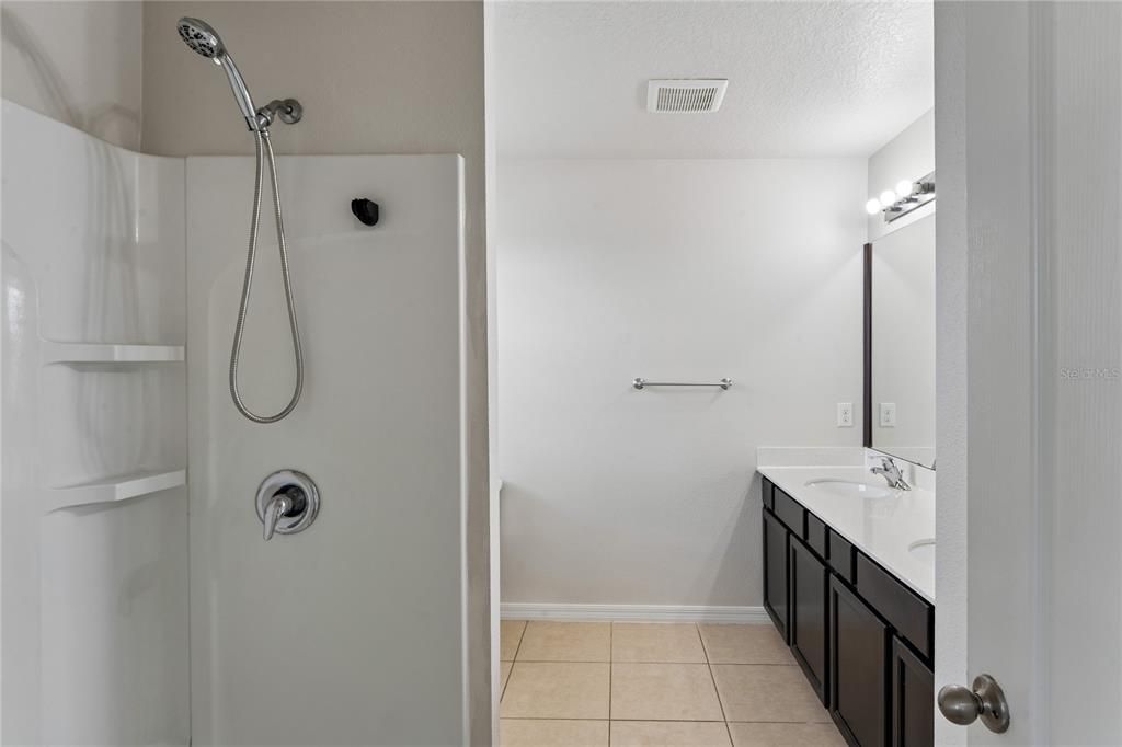 For Sale: $319,900 (4 beds, 3 baths, 1880 Square Feet)