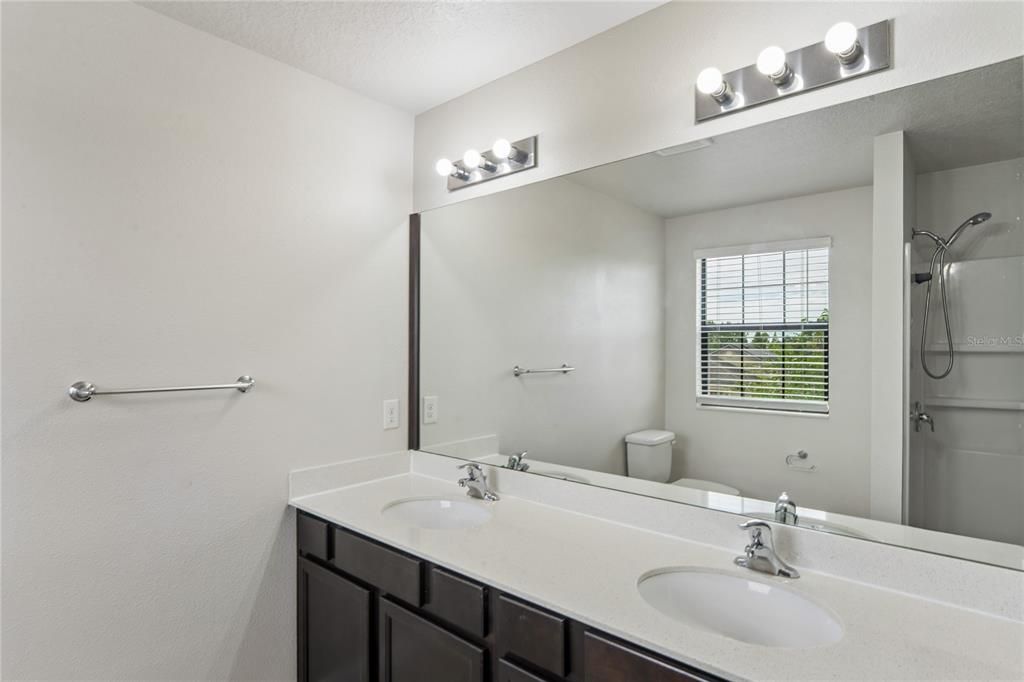 For Sale: $319,900 (4 beds, 3 baths, 1880 Square Feet)