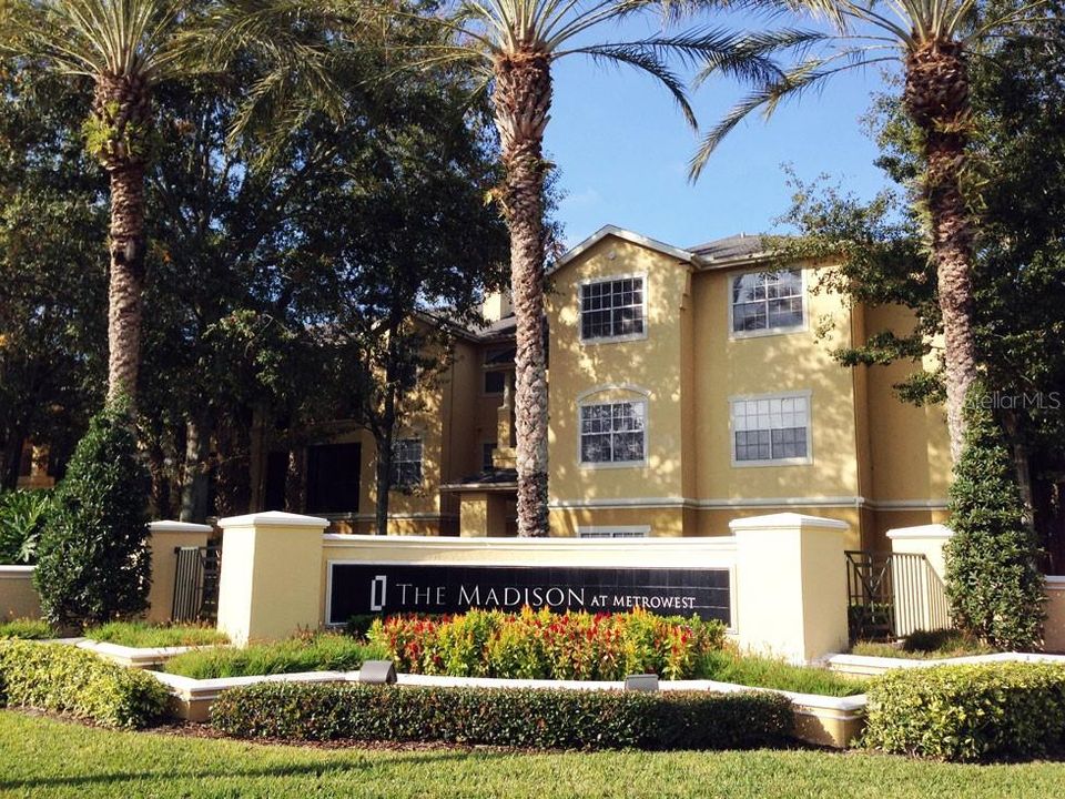 For Rent: $1,450 (2 beds, 1 baths, 933 Square Feet)