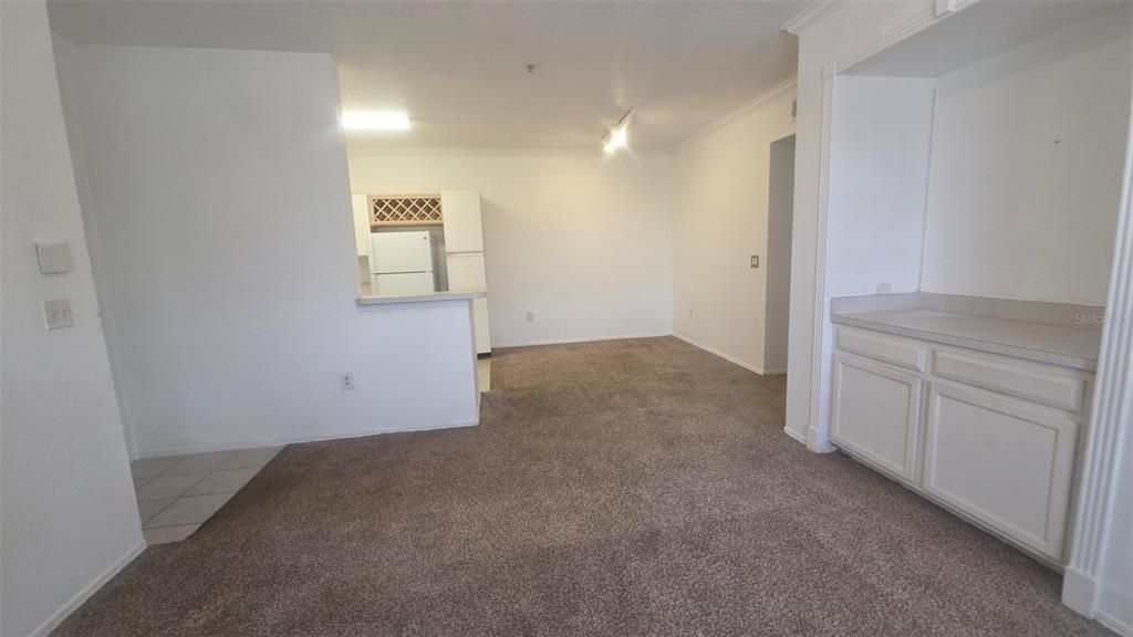 For Rent: $1,450 (2 beds, 1 baths, 933 Square Feet)