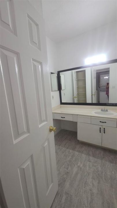 For Rent: $1,450 (2 beds, 1 baths, 933 Square Feet)