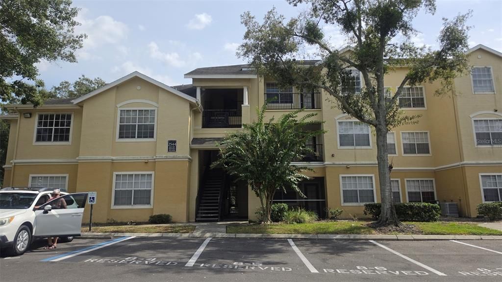 For Rent: $1,450 (2 beds, 1 baths, 933 Square Feet)