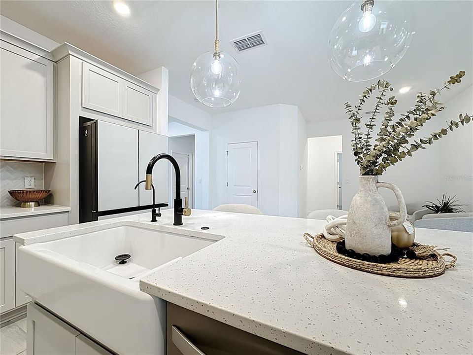 For Rent: $3,200 (4 beds, 2 baths, 2121 Square Feet)